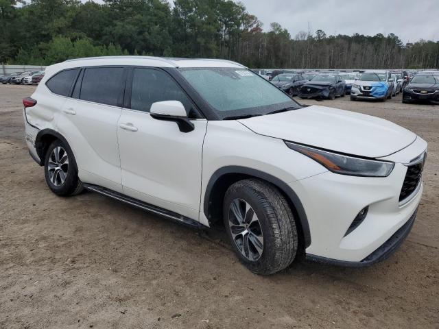 5TDGZRAH7MS515190 - 2021 TOYOTA HIGHLANDER XLE Белый фото 4