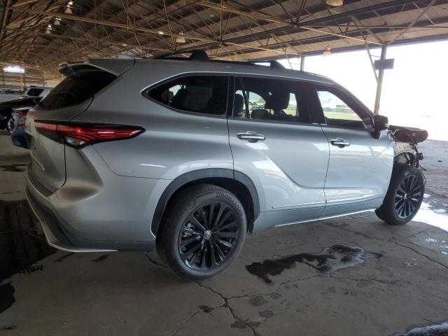 5TDKDRAH5PS022248 - 2023 TOYOTA HIGHLANDER L SILVER photo 3