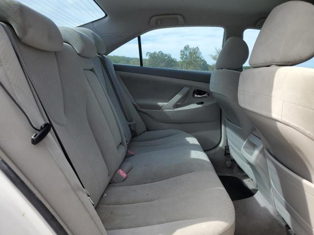 JTNBE46K673008957 - 2007 TOYOTA CAMRY CE WHITE photo 10