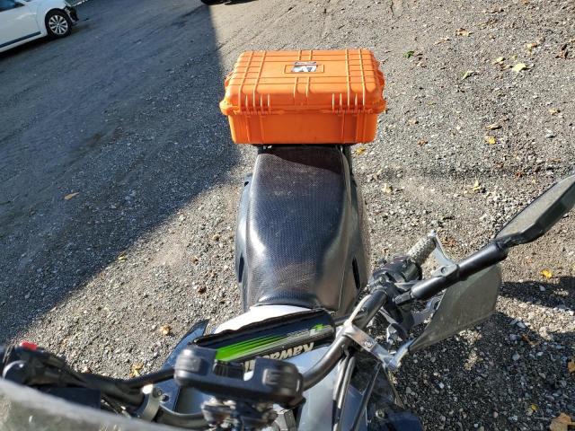 JKAKLEE1XEDA76109 - 2014 KAWASAKI KL650 E Zweifarbig Foto 5