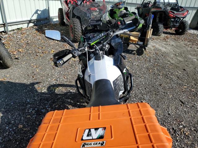 JKAKLEE1XEDA76109 - 2014 KAWASAKI KL650 E Zweifarbig Foto 6