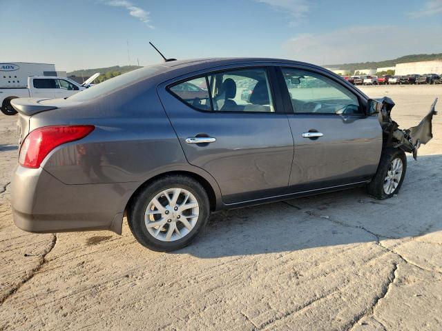 3N1CN7AP5KL811921 - 2019 NISSAN VERSA S ნაცრისფერი ფოტო 3