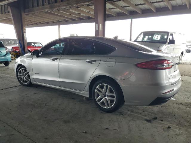 3FA6P0LU1KR200057 - 2019 FORD FUSION SE SILVER photo 2