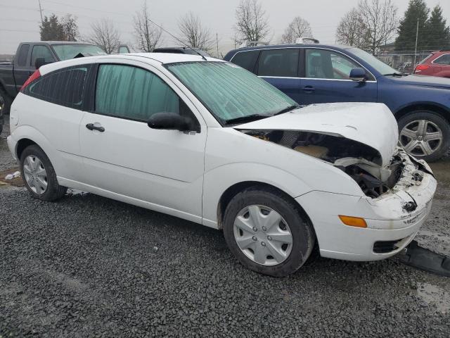 1FAFP31N17W327733 - 2007 FORD FOCUS ZX3 WHITE photo 4