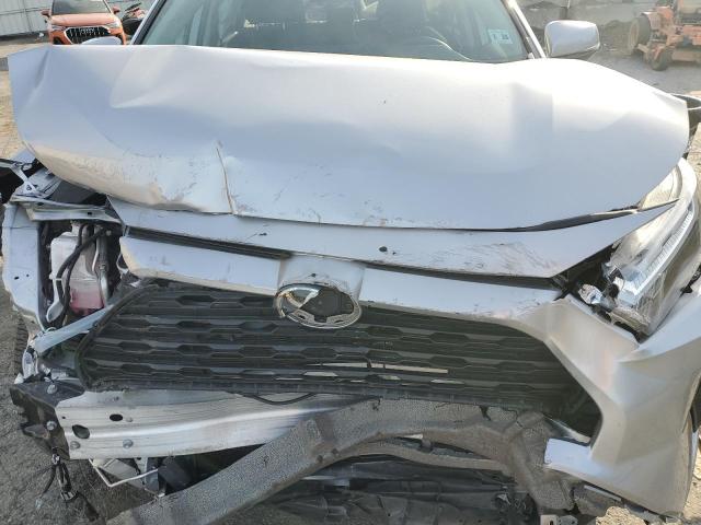 2T3P1RFV3PC329477 - 2023 TOYOTA RAV4 XLE فضي صورة 11