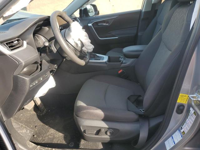 2T3P1RFV3PC329477 - 2023 TOYOTA RAV4 XLE فضي صورة 7