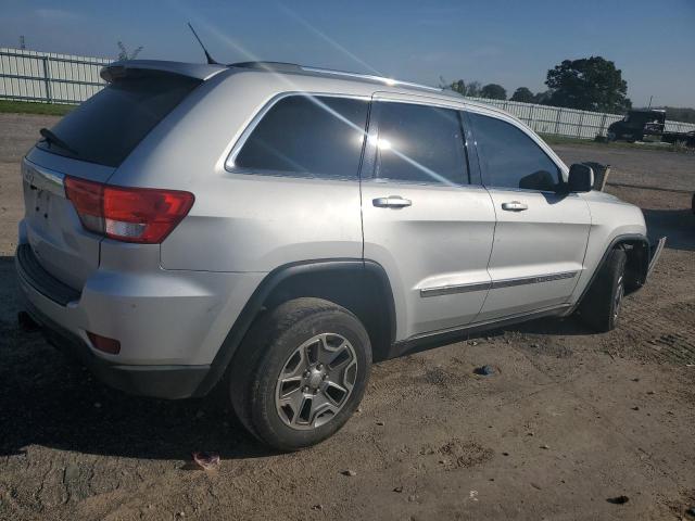 1C4RJFAG7DC622361 - 2013 JEEP GRAND CHEROKEE LAREDO SILVER photo 3