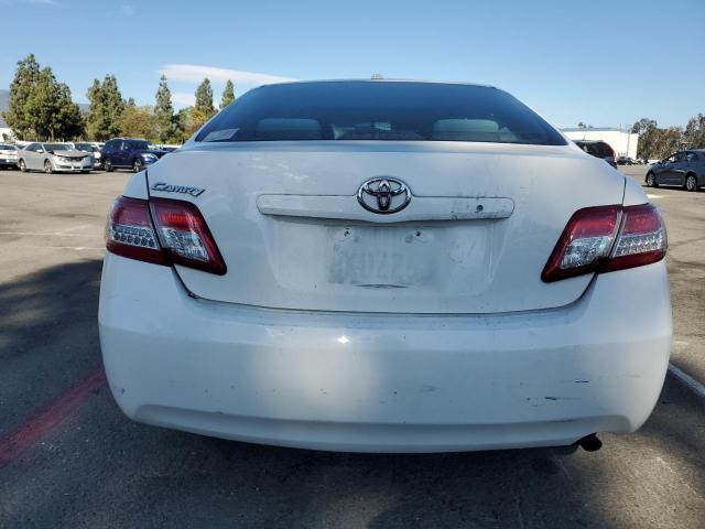 4T4BF3EK3BR183667 - 2011 TOYOTA CAMRY BASE Weiß Foto 6