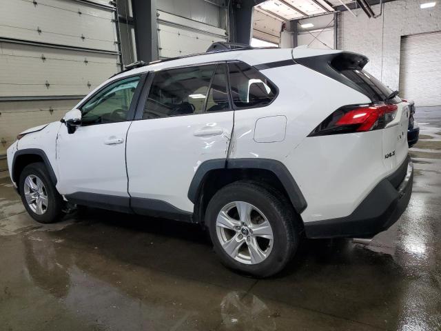 2T3P1RFV8MW236500 - 2021 TOYOTA RAV4 XLE თეთრი ფოტო 2