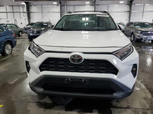 2T3P1RFV8MW236500 - 2021 TOYOTA RAV4 XLE თეთრი ფოტო 5