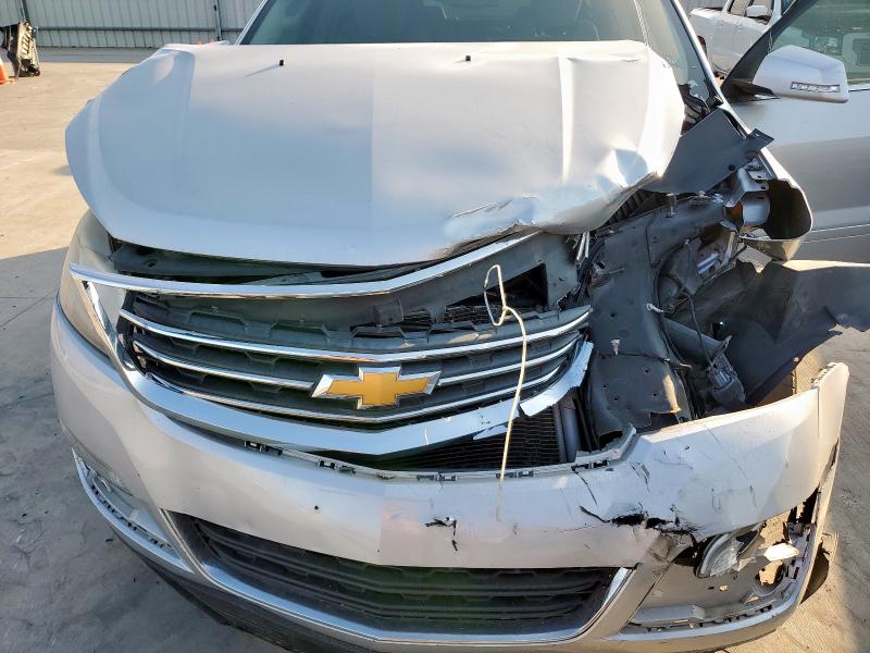 1GNKRGKD9HJ132615 - 2017 CHEVROLET TRAVERSE LT SILVER photo 12