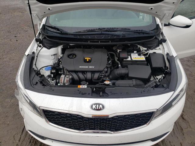 3KPFL4A73JE257005 - 2018 KIA FORTE LX WHITE photo 11