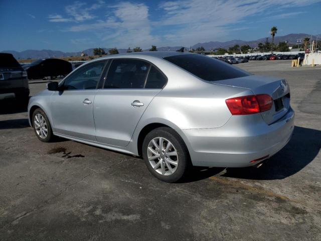 3VWDP7AJ3DM252368 - 2013 VOLKSWAGEN JETTA SE SILVER photo 2
