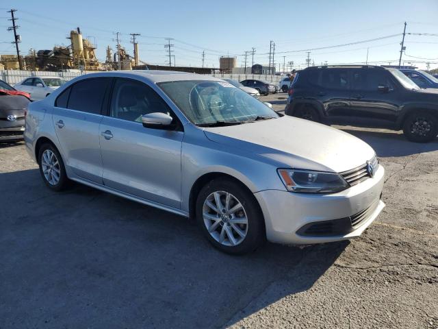 3VWDP7AJ3DM252368 - 2013 VOLKSWAGEN JETTA SE SILVER photo 4