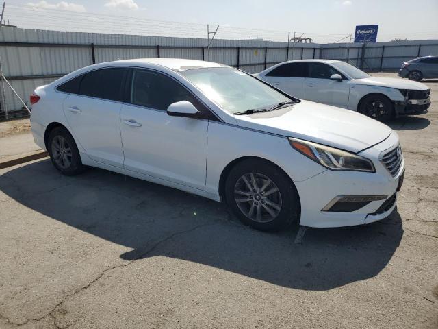 5NPE24AF3FH164512 - 2015 HYUNDAI SONATA SE WHITE photo 4