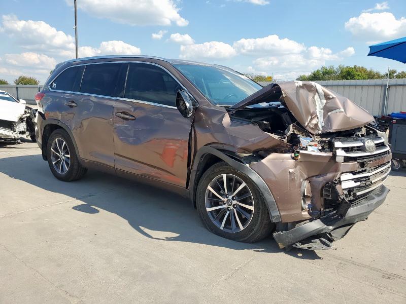 5TDJZRFH9HS404581 - 2017 TOYOTA HIGHLANDER SE 棕色 照片 4