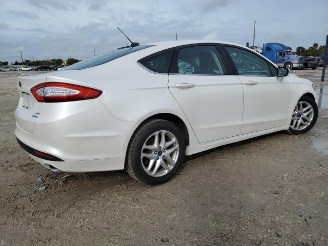 3FA6P0HD8FR109818 - 2015 FORD FUSION SE WHITE photo 3