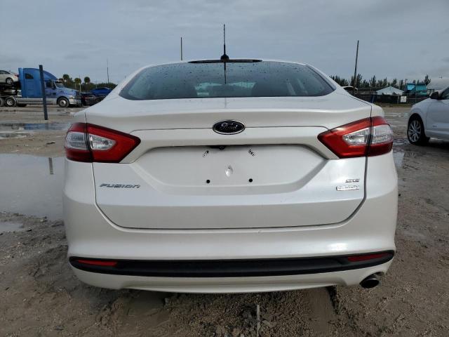 3FA6P0HD8FR109818 - 2015 FORD FUSION SE WHITE photo 6