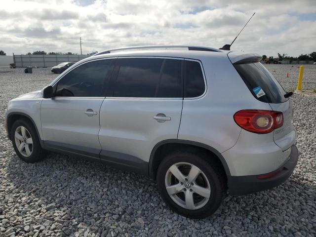 WVGAV7AX7AW524508 - 2010 VOLKSWAGEN TIGUAN S SILVER photo 2