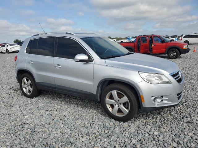WVGAV7AX7AW524508 - 2010 VOLKSWAGEN TIGUAN S SILVER photo 4