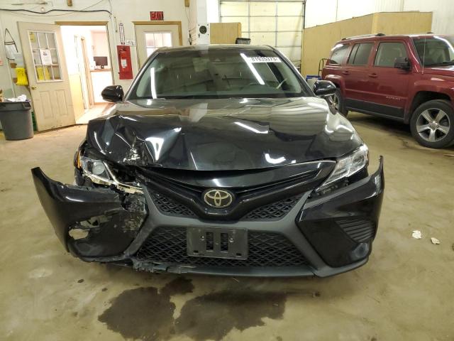 4T1B11HK5JU533985 - 2018 TOYOTA CAMRY L BLACK photo 5