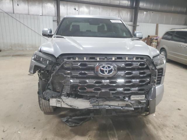 5TFNC5DB6PX027176 - 2023 TOYOTA TUNDRA CREWMAX PLATINUM ვერცხლისფერი ფოტო 5