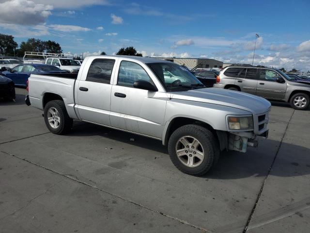 1D7RE3GK1BS676200 - 2011 DODGE DAKOTA SLT 银色 照片 4