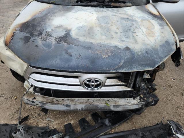 5TDBK3EH7BS067083 - 2011 TOYOTA HIGHLANDER BASE Күміс фото 11