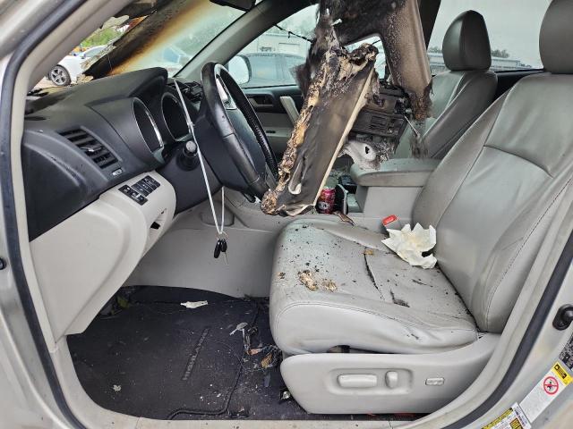 5TDBK3EH7BS067083 - 2011 TOYOTA HIGHLANDER BASE Күміс фото 7