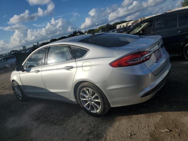 3FA6P0HD4HR244510 - 2017 FORD FUSION SE SILVER photo 2