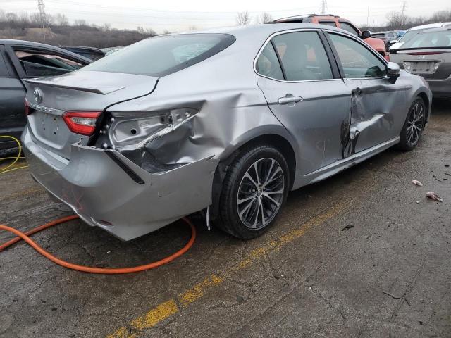 4T1B11HK7JU677487 - 2018 TOYOTA CAMRY L SILVER photo 3