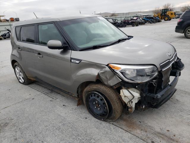 KNDJN2A20J7582031 - 2018 KIA SOUL SILVER photo 4