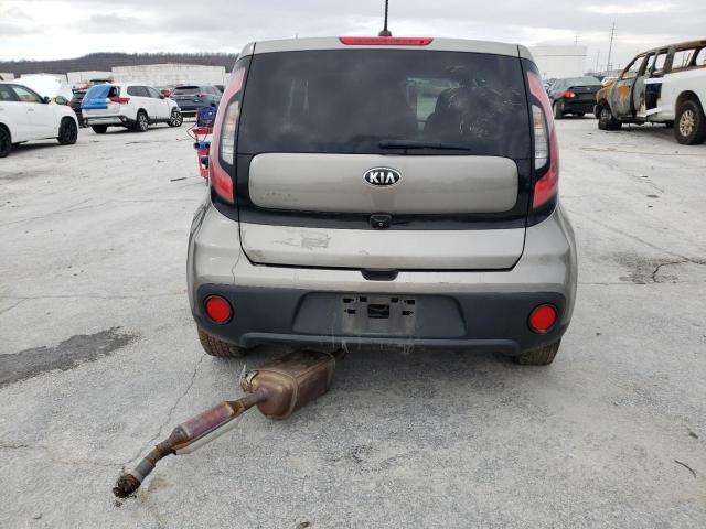 KNDJN2A20J7582031 - 2018 KIA SOUL SILVER photo 6