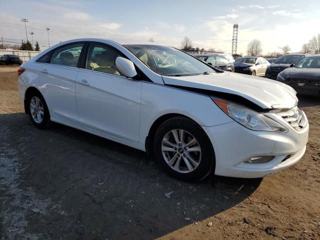 5NPEB4AC4DH676590 - 2013 HYUNDAI SONATA GLS WHITE photo 4