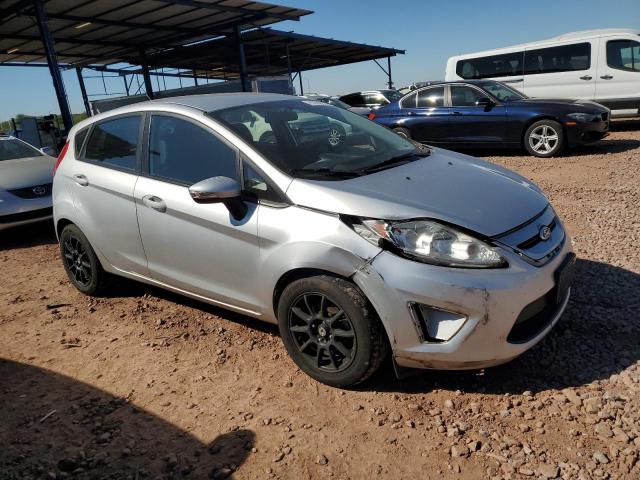 3FADP4EJ5DM226212 - 2013 FORD FIESTA SE SILVER photo 4
