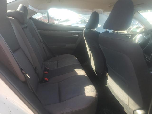 5YFBURHE4JP847578 - 2018 TOYOTA COROLLA L თეთრი ფოტო 10