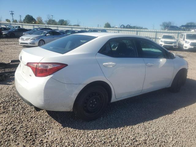 5YFBURHE4JP847578 - 2018 TOYOTA COROLLA L თეთრი ფოტო 3