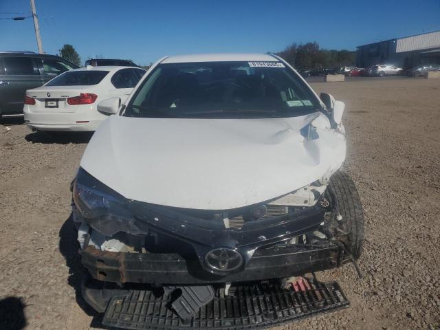 5YFBURHE4JP847578 - 2018 TOYOTA COROLLA L თეთრი ფოტო 5