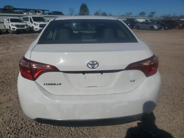 5YFBURHE4JP847578 - 2018 TOYOTA COROLLA L თეთრი ფოტო 6