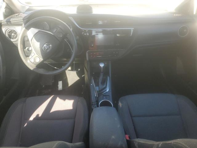 5YFBURHE4JP847578 - 2018 TOYOTA COROLLA L თეთრი ფოტო 8