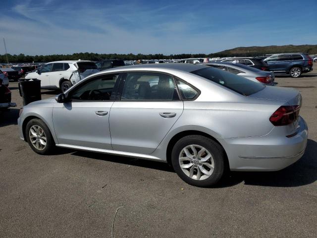 1VWAA7A39JC015659 - 2018 VOLKSWAGEN PASSAT S Plata foto 2