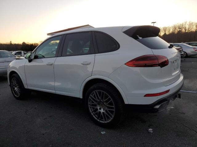 WP1AA2A20HKA80735 - 2017 PORSCHE CAYENNE WHITE photo 2