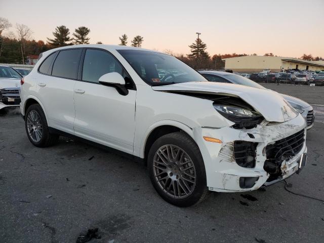 WP1AA2A20HKA80735 - 2017 PORSCHE CAYENNE WHITE photo 4