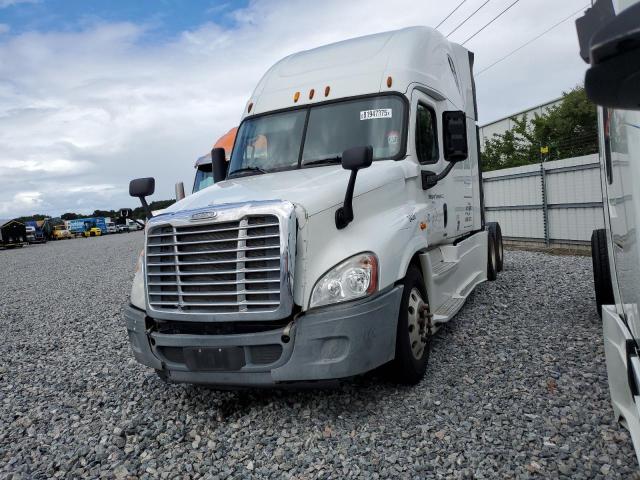 1FUJGLD58FLGE0642 - 2015 FREIGHTLINER CASCADIA WHITE photo 2