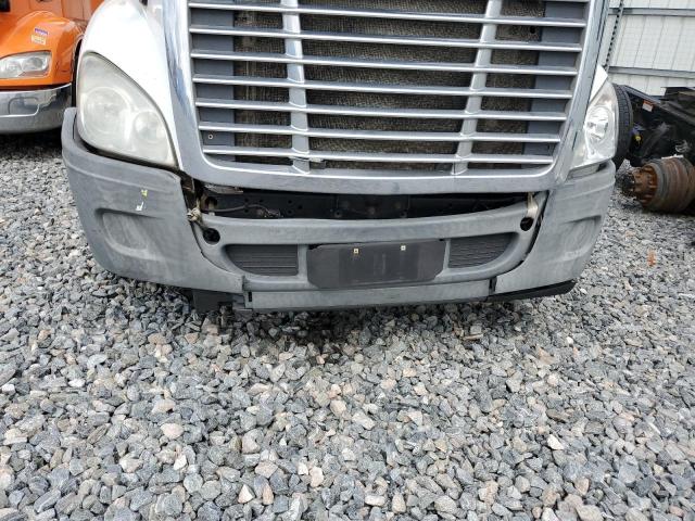 1FUJGLD58FLGE0642 - 2015 FREIGHTLINER CASCADIA WHITE photo 9