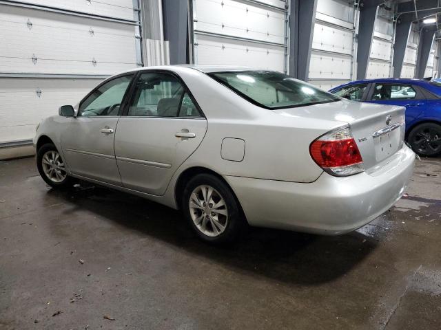 4T1BF32K15U109828 - 2005 TOYOTA CAMRY LE SILVER photo 2