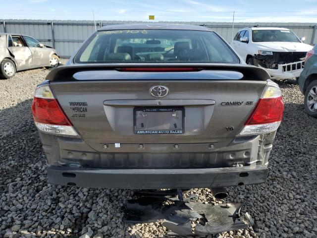 4T1BA30K65U060708 - 2005 TOYOTA CAMRY SE GRAY photo 6