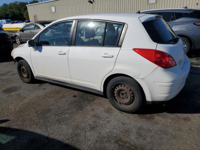3N1BC13E29L371063 - 2009 NISSAN VERSA S WHITE photo 2