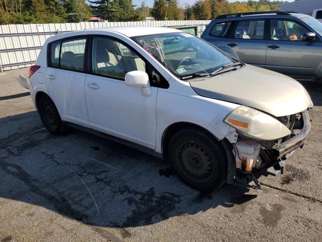 3N1BC13E29L371063 - 2009 NISSAN VERSA S WHITE photo 4