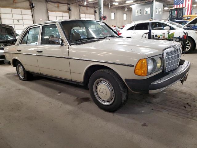 WDBAB23A1DB403055 - 1983 MERCEDES-BENZ 240 D CREAM photo 4